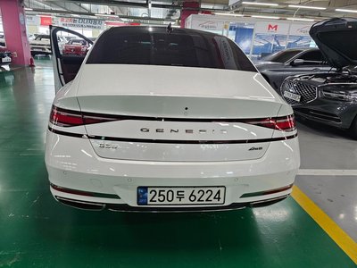 صورة 2 لـ 2022 Genesis G90 (RS4)