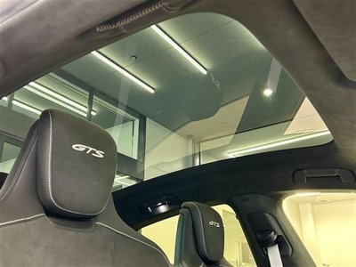 2022 Porsche TAYCAN thumbnail 24