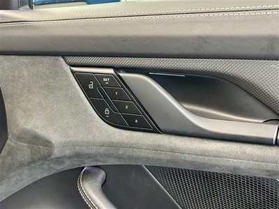 2022 Porsche TAYCAN thumbnail 28