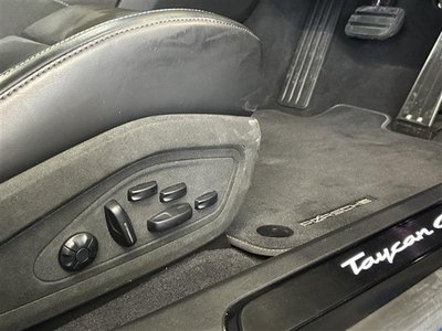 2022 Porsche TAYCAN thumbnail 25