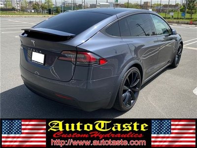 2018 Tesla MODEL X — фото 2