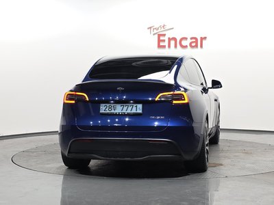 TESLA MODEL Y - 3