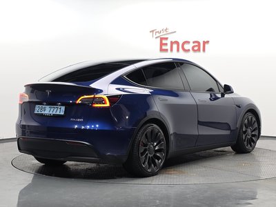 TESLA MODEL Y - 4