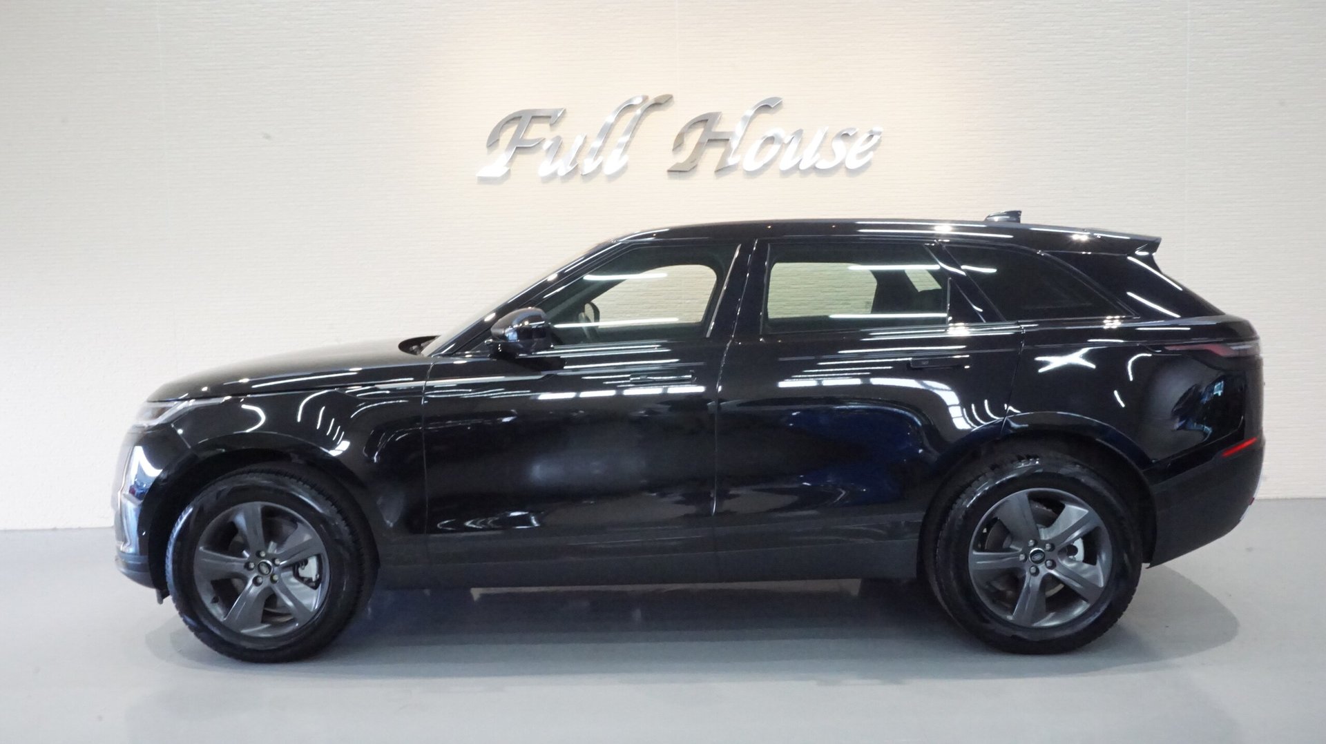 LAND ROVER RANGE ROVER VELAR - View 1