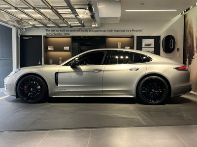 PORSCHE PANAMERA - 3