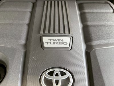 TOYOTA LAND CRUISER 300 - 6