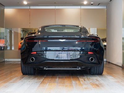 ASTON MARTIN DB11 - 8