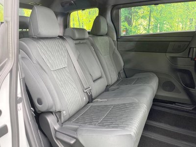 2025 Toyota ALPHARD — фото 9