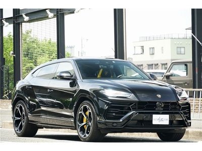 LAMBORGHINI URUS - 1