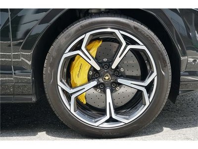 LAMBORGHINI URUS - 10