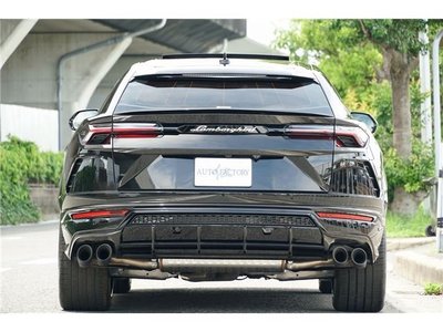 LAMBORGHINI URUS - 5