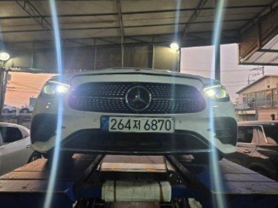 MERCEDES-BENZ E-CLASS - 1