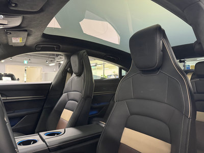 2025 Porsche TAYCAN photo 8