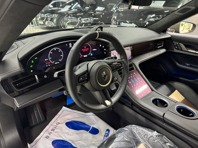 2025 Porsche TAYCAN photo 3