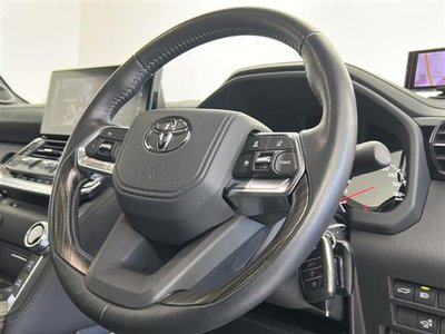 TOYOTA LAND CRUISER 300 - 8