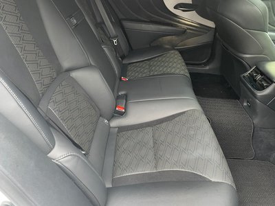 2018 Lexus LS — миниатюра 25
