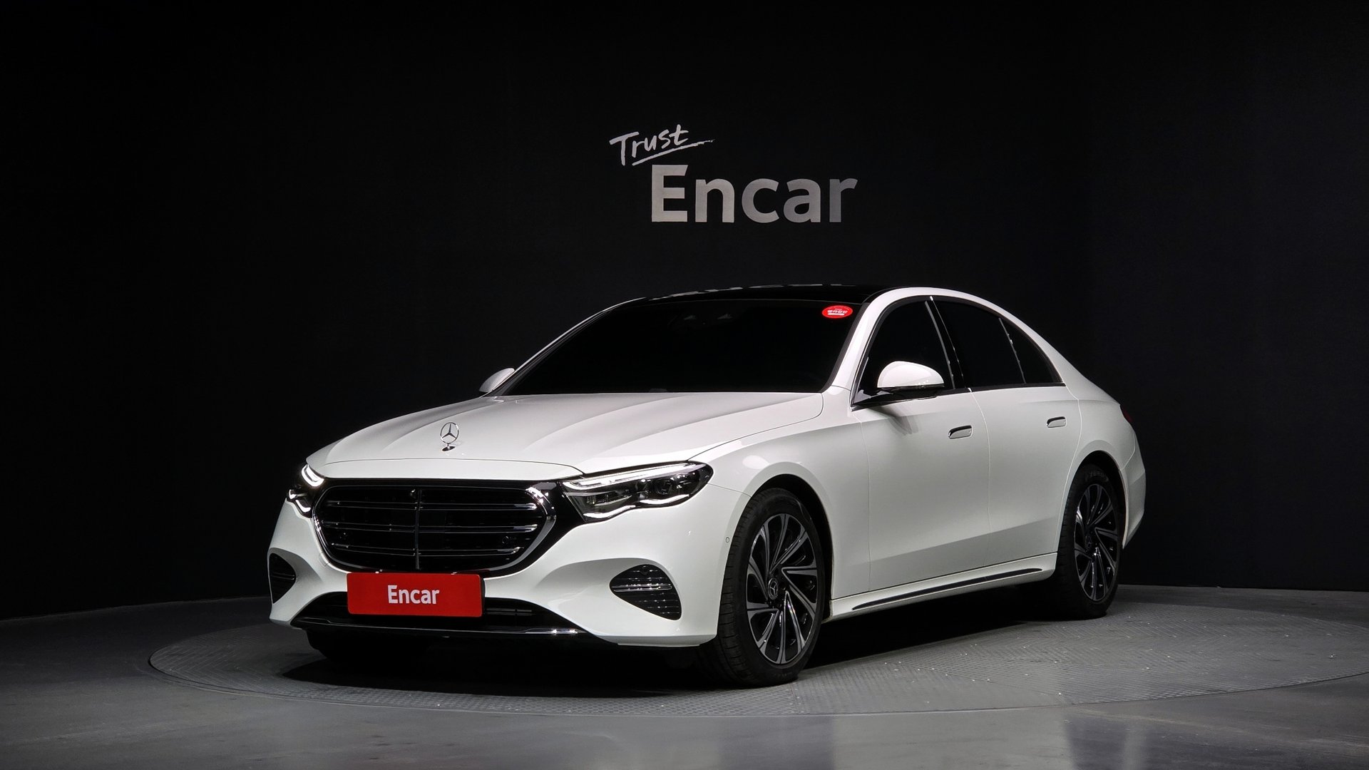 MERCEDES-BENZ E-CLASS - View 1