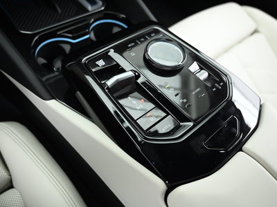 2025 BMW 5 SERIES 照片 9