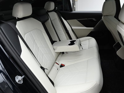 2025 BMW 5 SERIES — миниатюра 12