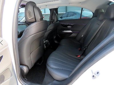 MERCEDES-BENZ E-CLASS - 7