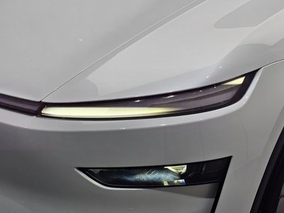 TESLA MODEL Y - 9