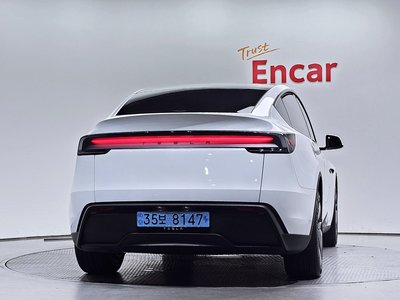 TESLA MODEL Y - 3