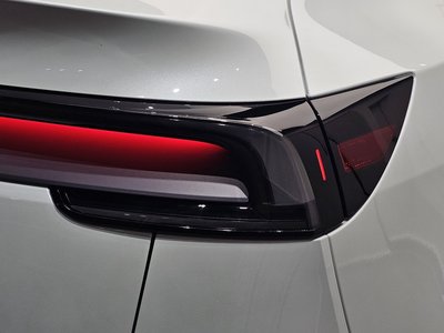 TESLA MODEL Y - 10