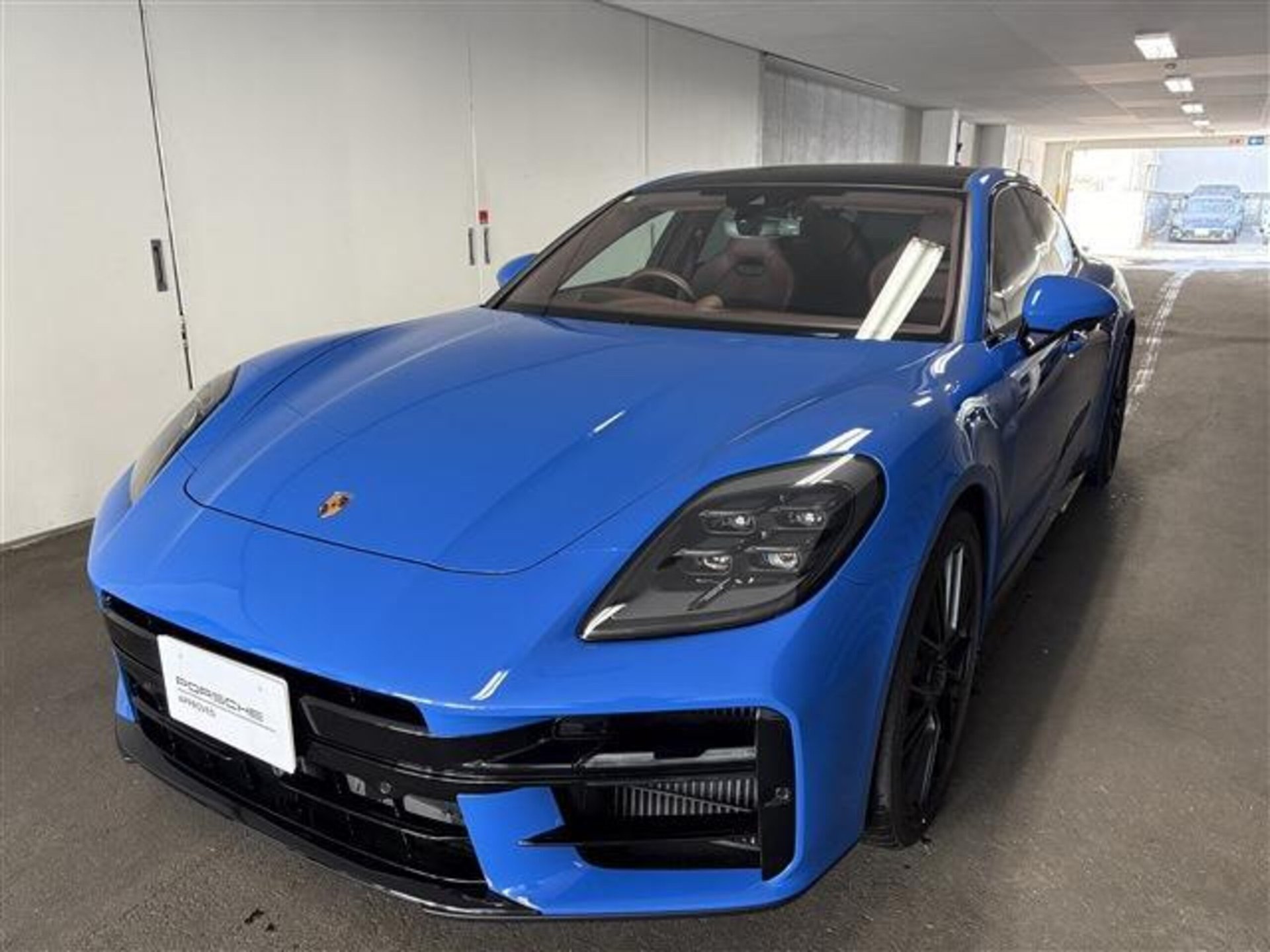 PORSCHE PANAMERA - View 1