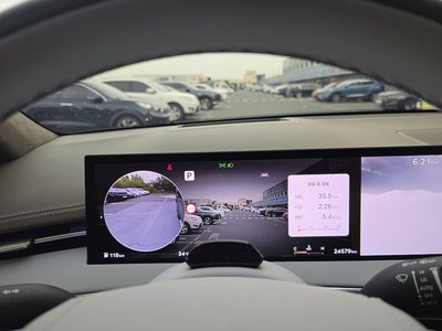 2024 Genesis GV70 photo 8