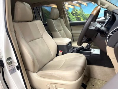 TOYOTA LAND CRUISER PRADO - 10