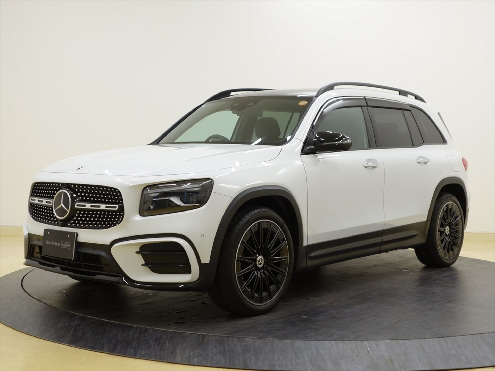MERCEDES-BENZ GLB - View 1