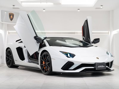 LAMBORGHINI AVENTADOR - 1