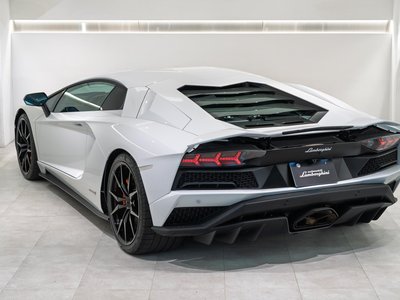 LAMBORGHINI AVENTADOR - 8