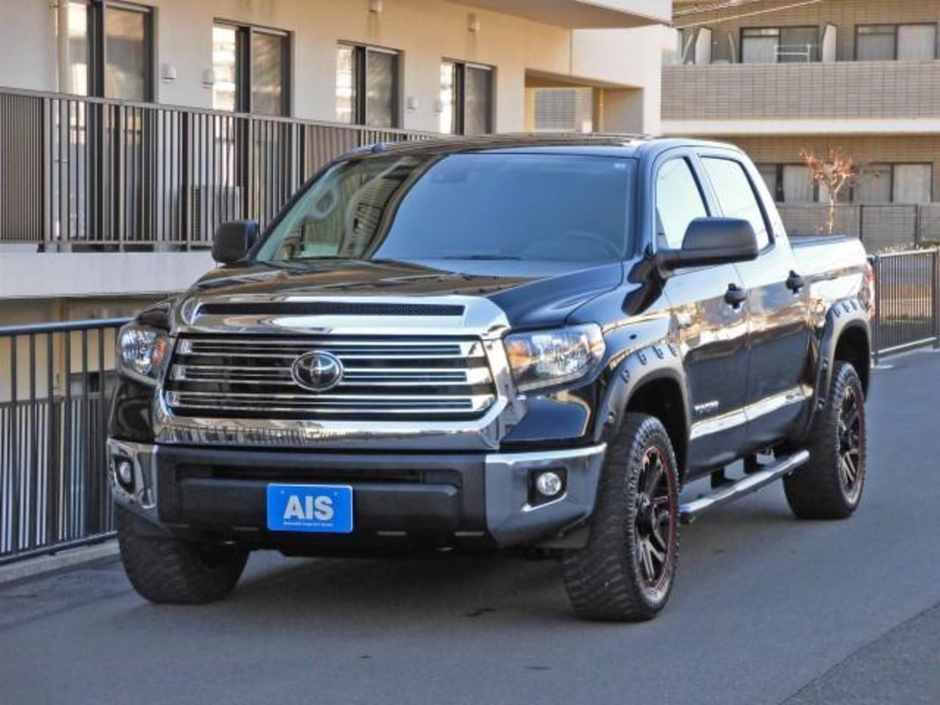 TOYOTA TUNDRA - View 1