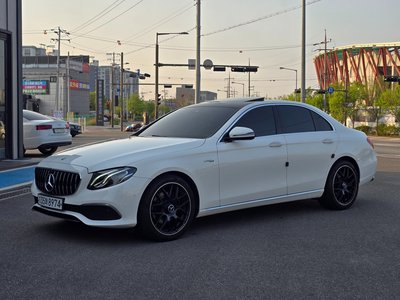 MERCEDES-BENZ E-CLASS - 1