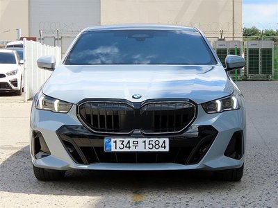صورة 1 لـ 2025 BMW 5 SERIES