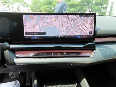 2025 BMW 5 SERIES — миниатюра 14