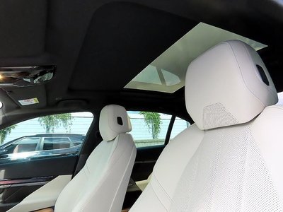 2025 BMW 5 SERIES — миниатюра 17