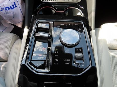 2025 BMW 5 SERIES — миниатюра 11