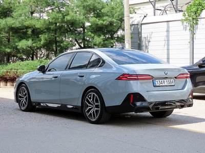 صورة 2 لـ 2025 BMW 5 SERIES
