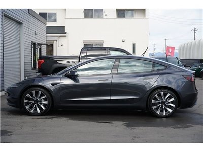 TESLA MODEL 3 - 7