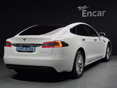TESLA MODEL S - 4