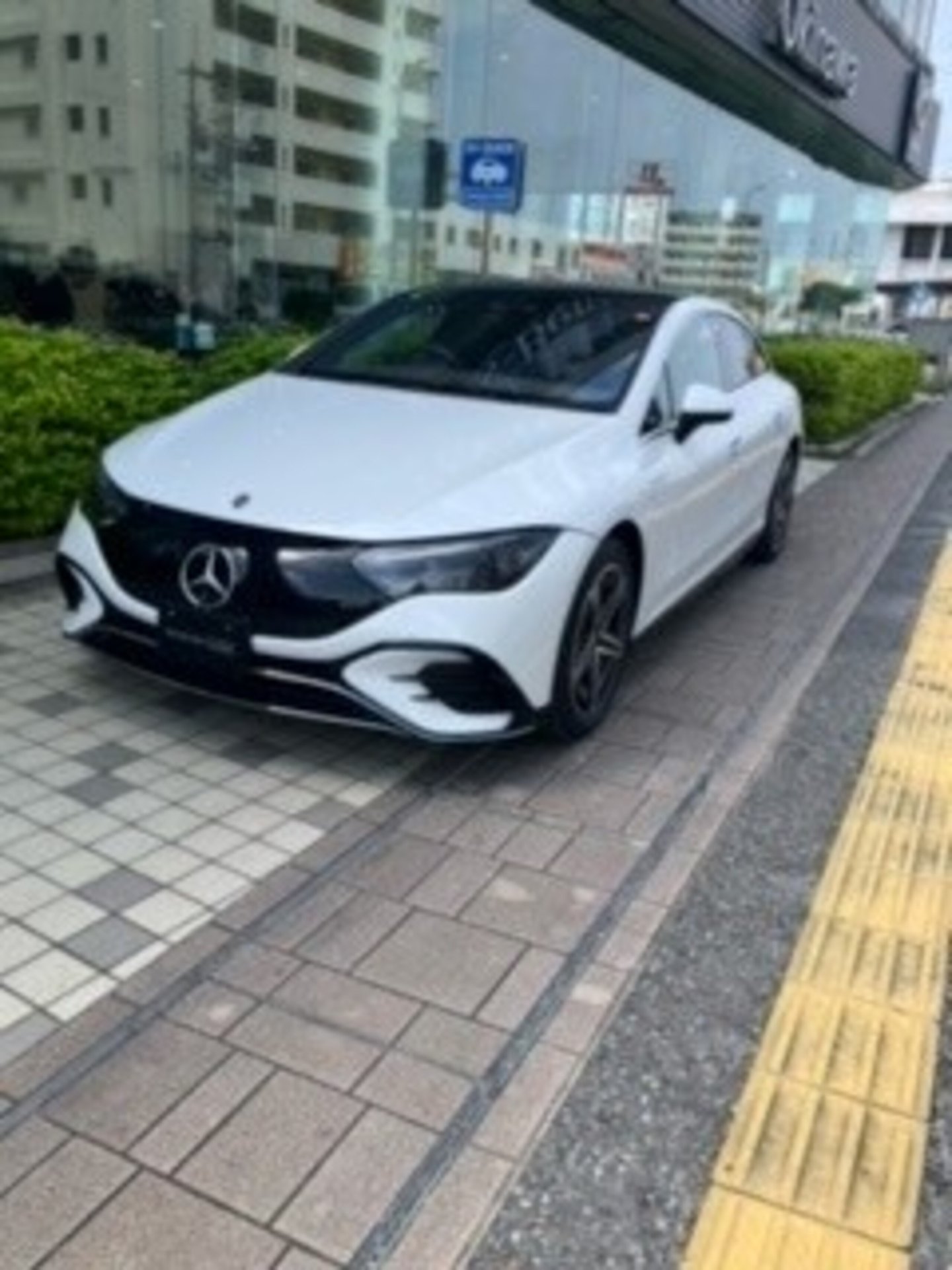 MERCEDES-BENZ EQE - View 1