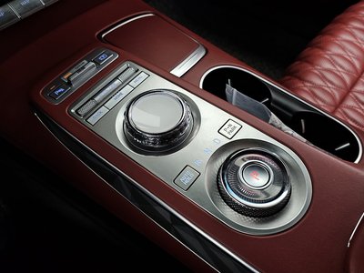 2021 Genesis GV70 — миниатюра 12