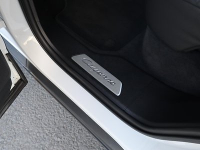 2020 Porsche CAYENNE thumbnail 37