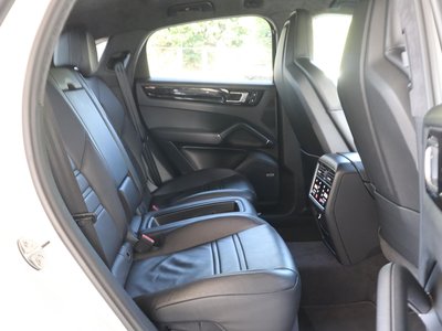 2020 Porsche CAYENNE thumbnail 33