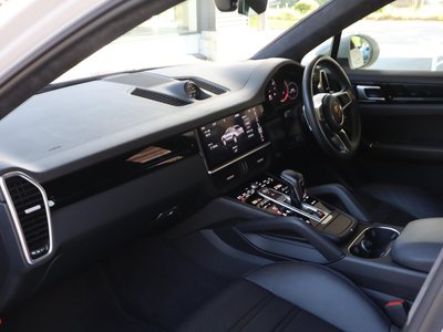 2020 Porsche CAYENNE thumbnail 28