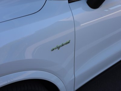 2020 Porsche CAYENNE thumbnail 32