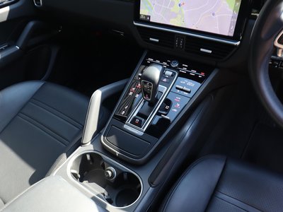 2020 Porsche CAYENNE thumbnail 27