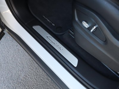 2020 Porsche CAYENNE thumbnail 38